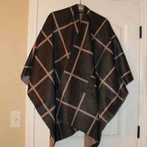 Moss Rose Cape - One Size Gray/Beige